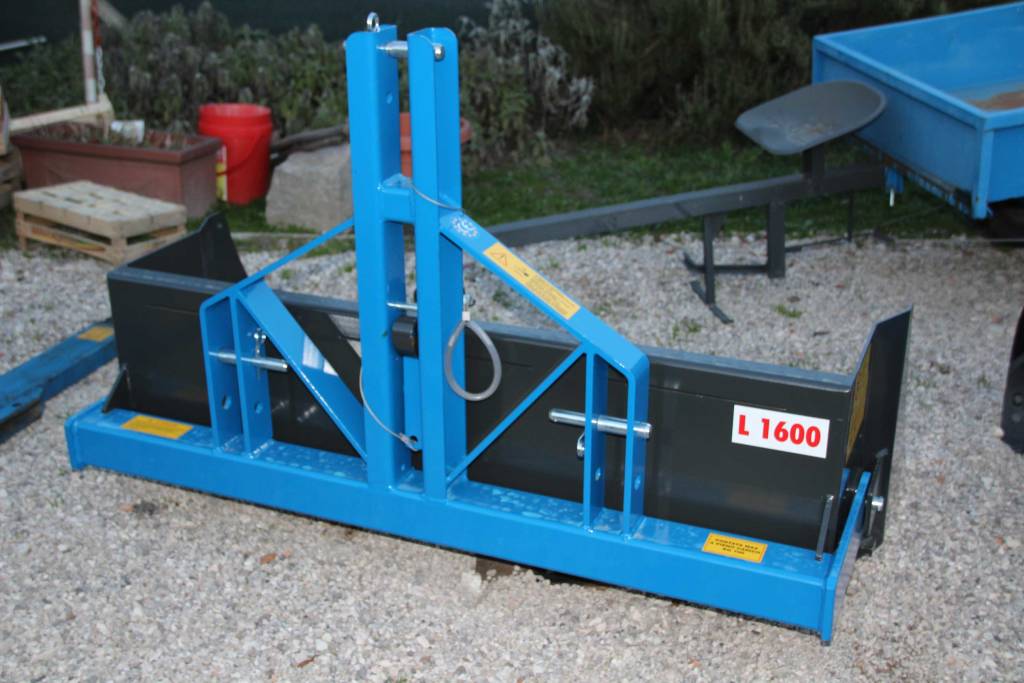 Pala posteriore leggere da 160 cm per trattore